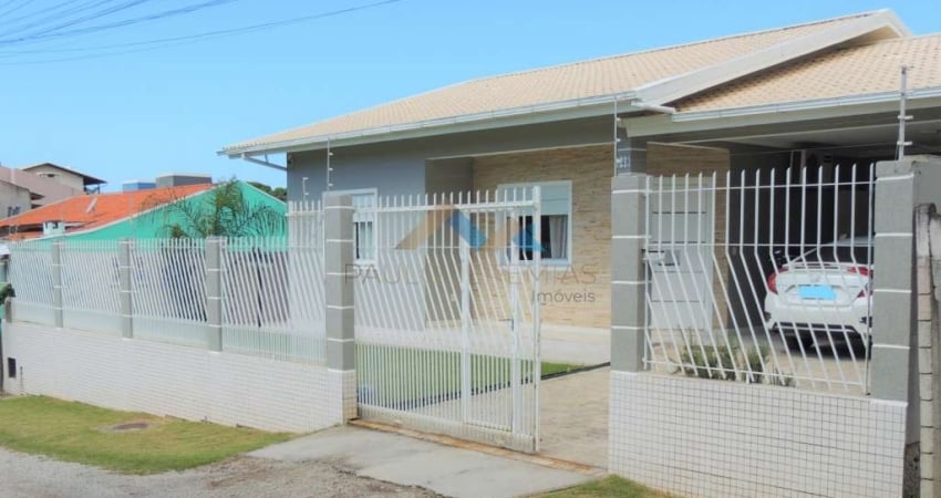 Venda de casa em Ingleses, Florianópolis: 179m², 3 dormitórios, 1 suíte, 2 banheiros. Oportunidade por R$ 1.390.000!