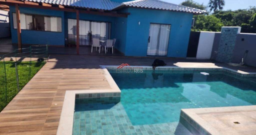 Casa de condomínio à venda com 03 suítes e piscina em Búzios