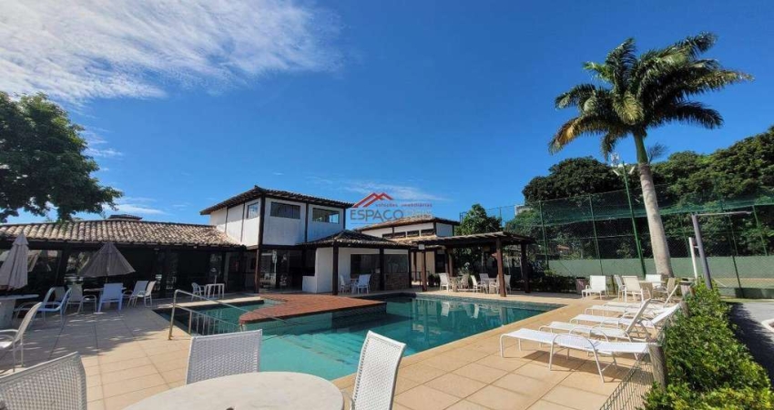 Casa reformada em condomínio a 100 metros da praia de Manguinhos!