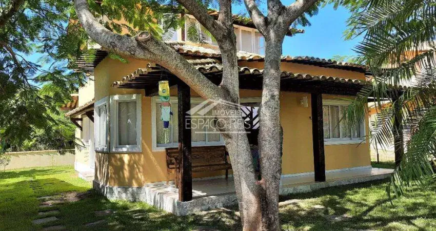 Casa de condomínio para venda ou aluguel anual na Ferradura. com 04 quartos sendo 03 suítes e quintal independente