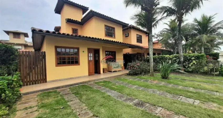 Aluguel anual em condomínio, a 20m da praia de Manguinhos, com 04 quartos, sendo 03 suítes e quintal privativo com espaço gourmet