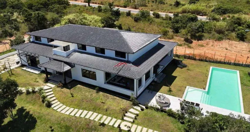 Casa com 10 suítes e piscina com terreno de 3.200m² em Búzios