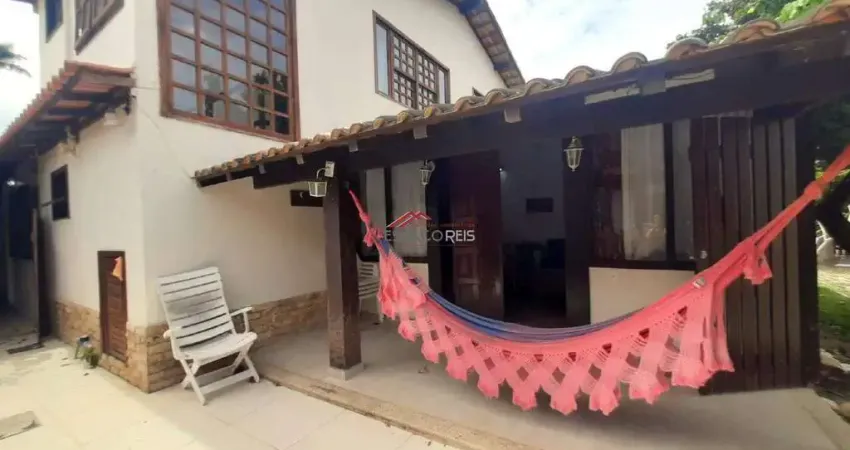 vende casa em condomínio a 400m da praia de Geribá, com 03 suítes e área privativa com churrasqueira
