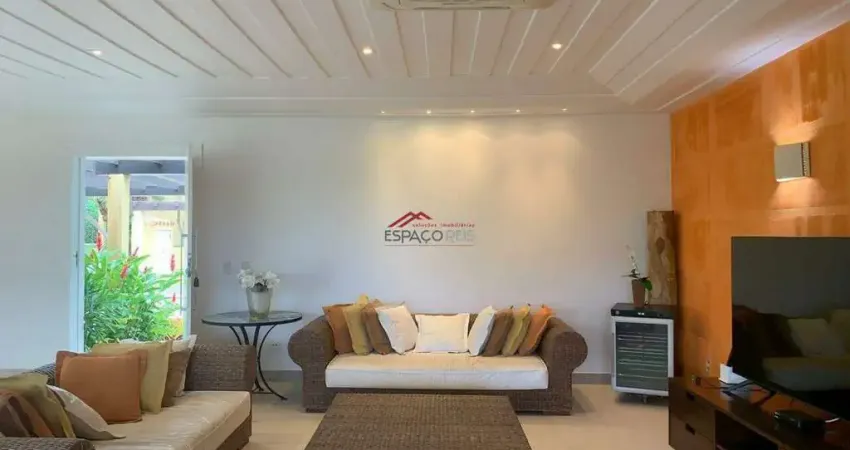 Casa com 4 Suítes, Vista Mar e Área Gourmet Condomínio na Praia da Ferradura