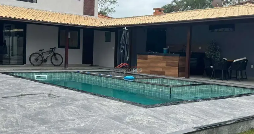 Casa à venda com 5 quartos dentro de condomínio em caravelas buzios