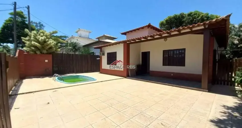 Casa de locação anual com 3 quartos dentro de condomínio na Rasa em Buzios