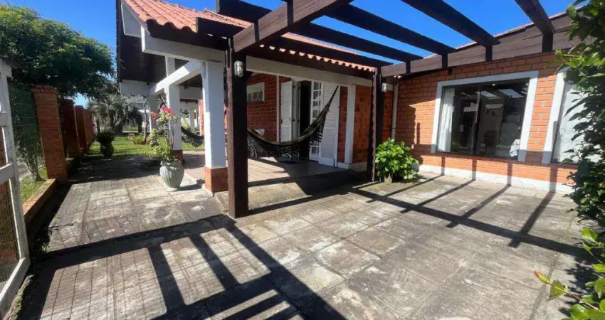 Casa com 3 quartos à venda na Rua Valéria, 186, Arpoador, Xangri-Lá