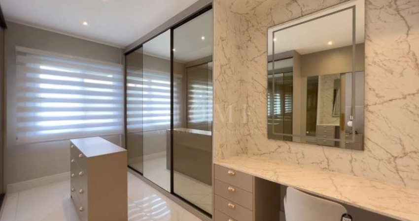 SOBRADO EM CONDOMINIO FECHADO COM 4 SUITES!