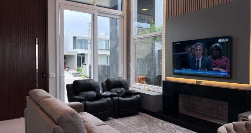 CASA MODERNA E AGRADÁVEL À VENDA EM CONDOMINIO FECHADO!