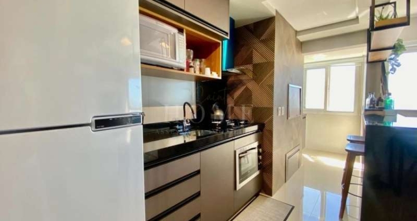 APARTAMENTO COM 2 SUÍTES, MOBILIADO, COM GARAGEM BEM LOCALIZADA!