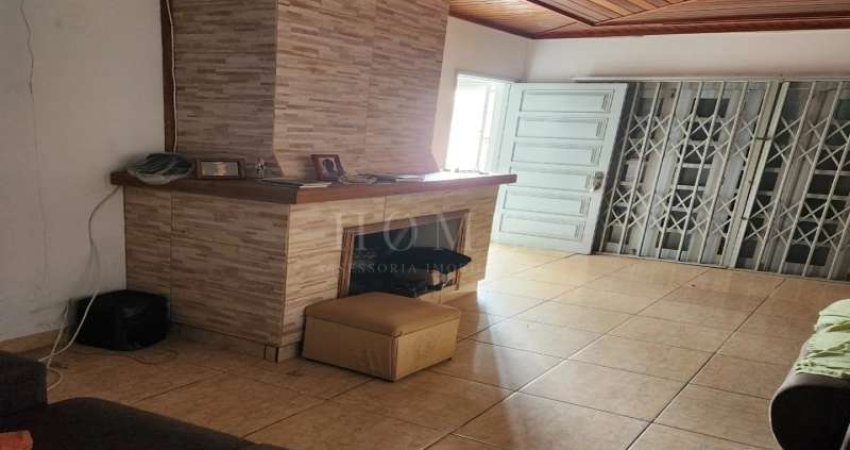 CASA COM 3 DORMITÓRIOS!