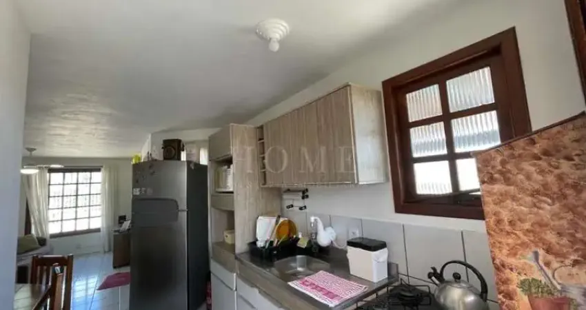 CASA COM 3 DORMITORIOS, SENDO 1 SUITE BEM LOCALIZADA!