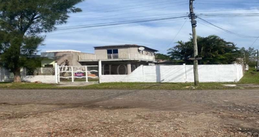 SOBRADO 4 DORMITÓRIOS SENDO 2 SUÍTES.