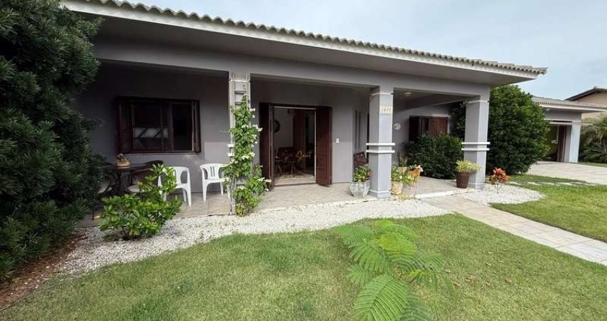 Casa à venda no centro de Imbé