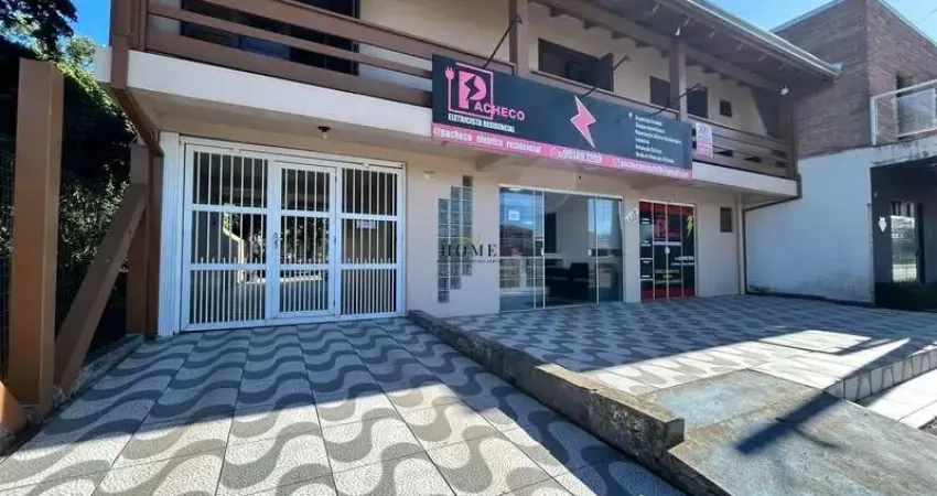 Prédio comercial com salas comerciais e residência na parte superior