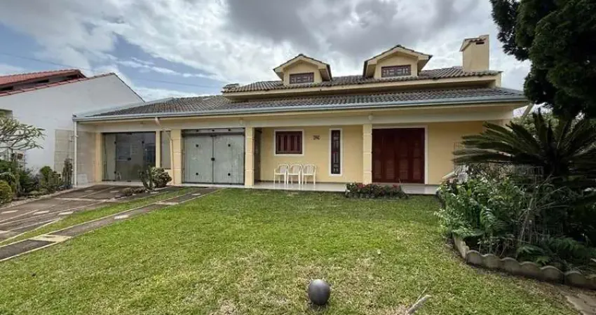 Residência com amplo terreno e lindo jardim na praia de imbé!