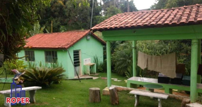 EXCELENTE CHÁCARA COM ESCRITURA DE 1.500 M²/ CASA SEDE/PISCINA/ESPAÇO GOURMET À VENDA EM SANTA ISABEL