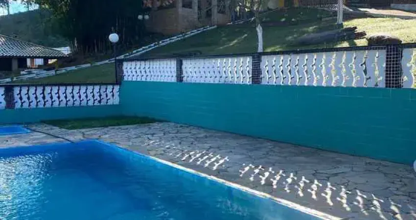 LINDA CHÁCARA COM ESCRITURA DE 8.800 M²/ CASA SEDE/ÁREA GOURMET/LAGO E PISCINA À VENDA NO MONTE NEGRO, SANTA ISABEL