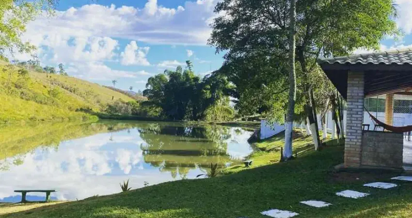 Linda chácara com escritura de 8.800 m²/ casa sede/área gourmet/lago e piscina à venda no monte negro, santa isabel