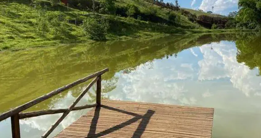 Linda chácara com escritura de 8.800 m²/ casa sede/área gourmet/lago e piscina à venda no monte negro, santa isabel