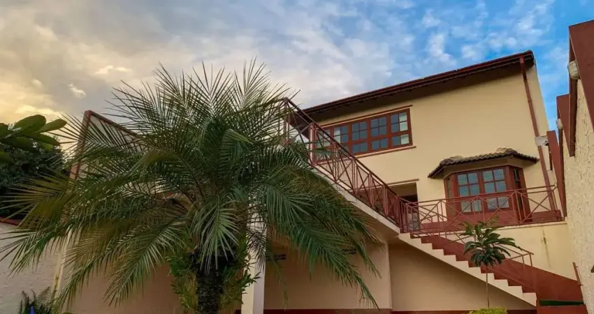 EXCELENTE CASA COM TERRENO DE 10 X 45 M² COM ESPAÇO GOURMET E PISCINA À VENDA EM ATIBAIA