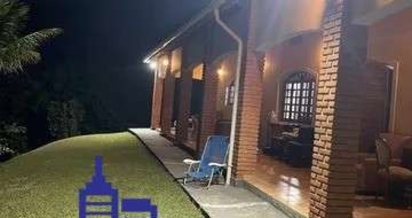 EXCELENTE CHÁCARA DE 3.200 M²/CASA SEDE/ ÁREA GOURMET/PISCINA À VENDA NO CONDOMÍNIO RECANTO TRÊS LAGOS EM PIRACAIA, ACEITA FINANCIAMENTO BANCÁRIO