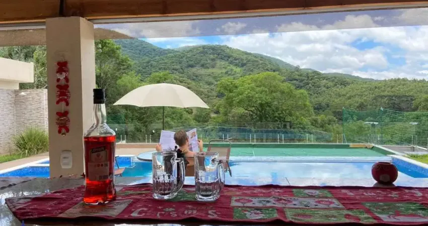 EXCELENTE CHÁCARA COM 1.500 M²/ CASA SEDE/PISCINA/ ESPAÇO GOURMET À VENDA EM NAZARE PAULISTA