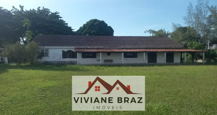 VENDO UMA EXCELENTE CASA COM 6 QUARTOS NA PRAIA DO GAVIÃO