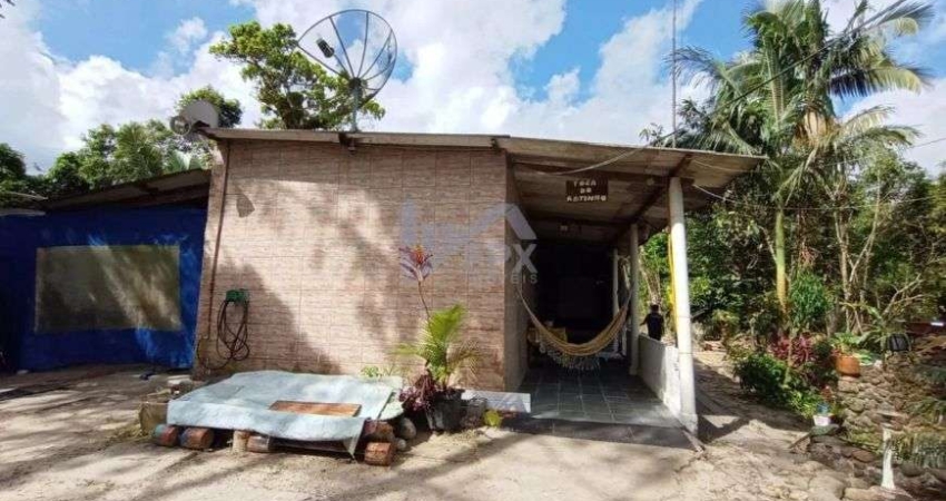 Chácara com 4 quartos e lago em Itanhaém.