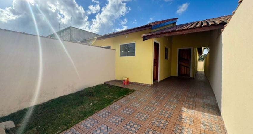 Casa Pronta para Morar com 2 Dormitórios em Peruíbe - Aceita Financiamento  - R$220.000,00