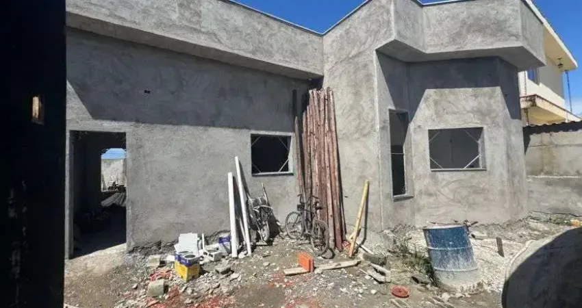 Casa em construção com 3 quartos e área gourmet em Itanhaém.