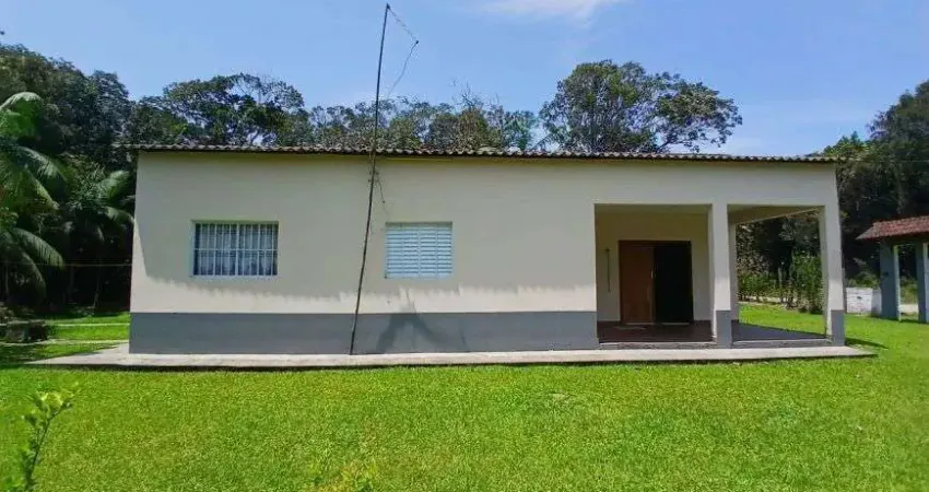 Chácara com 2 quartos e espaço para piscina em Itanhaém.