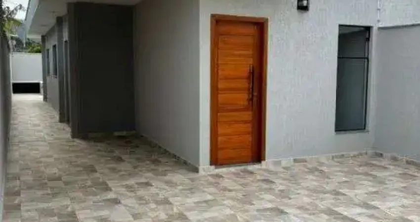 Casa com 2 quartos, piscina e churrasqueira em Itanhaém.