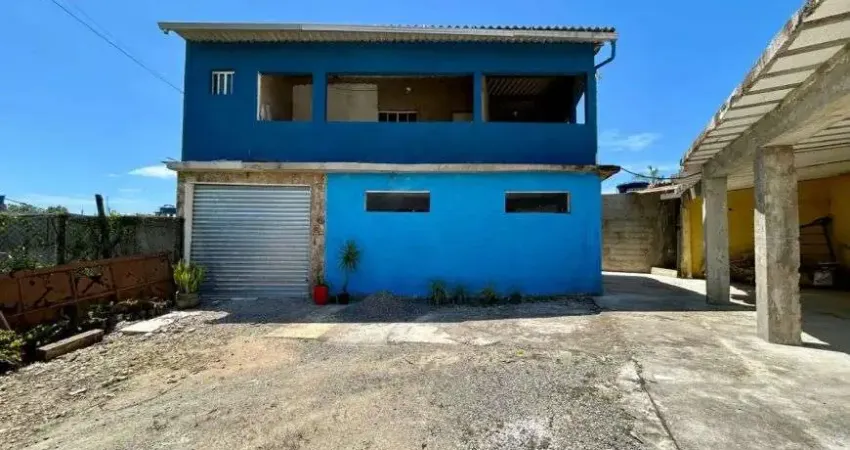 Casa com 2 quartos e espaço para piscina em Itanhaém.