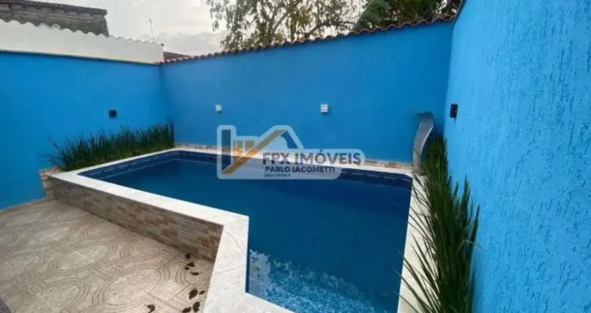 Casa com piscina, 2 quartos e área gourmet em Itanhaém.