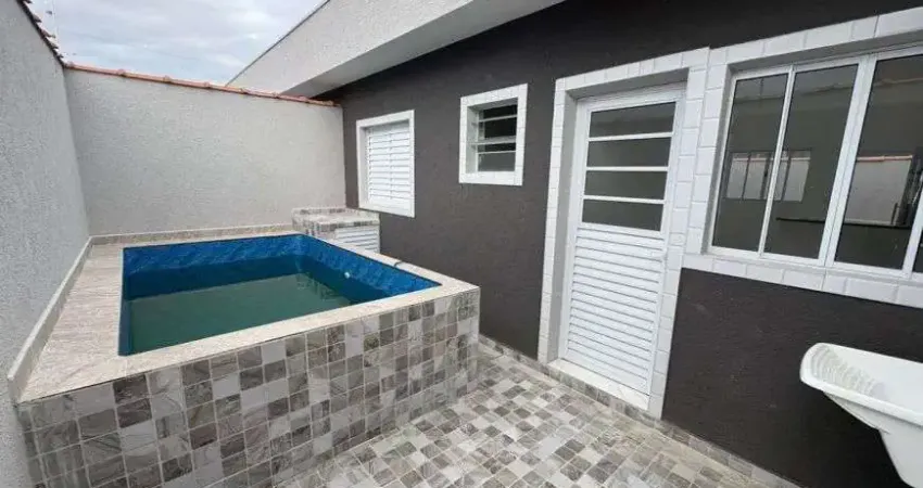 Casa em condominio com piscina e 2 quartos em Itanhaém.