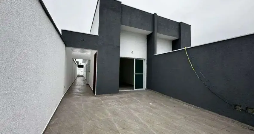 Casa com 2 quartos e piscina em Itanhaém.