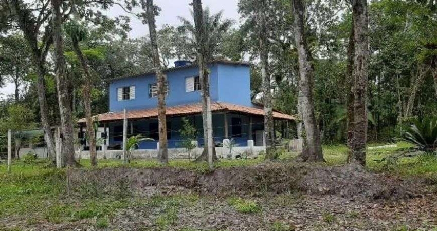 Chácara com 3 quartos e espaço para piscina em Itanhaém.