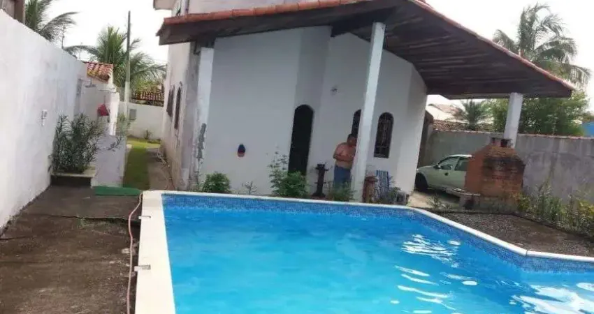 Casa com 2 quartos e piscina à 500m do mar em Itanhaém.