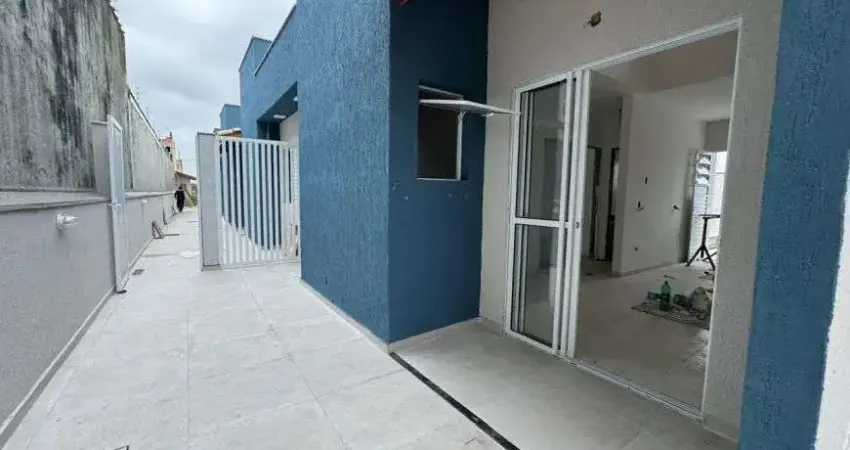 Casa em condomínio com 2 quartos e piscina em Itanhaém.