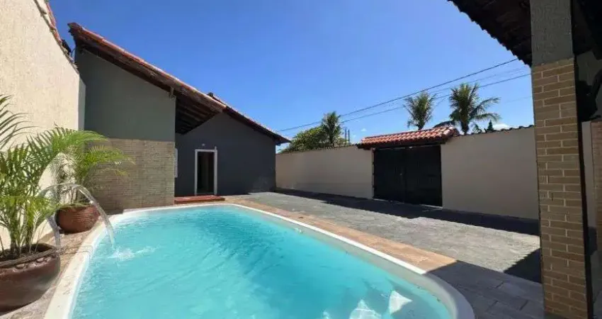 Casa na praia com 4 quartos, piscina e área gourmet em Itanhaém.