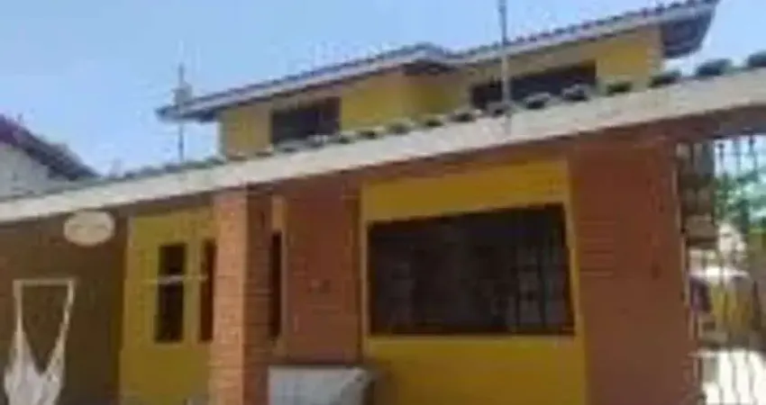 Casa com 5 quartos, piscina e área gourmet com churrasqueira em Itanhaém.