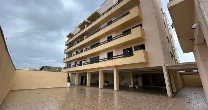 Apartamento na praia com 4 quartos e piscina em Peruíbe.
