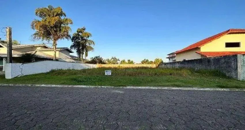Terreno em condomínio fechado em Peruíbe.