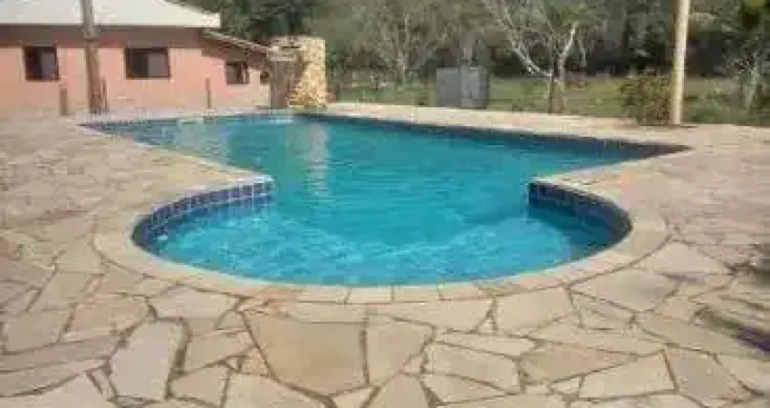 Chácara com 5 quartos, piscina e área gourmet em Itanhaém.
