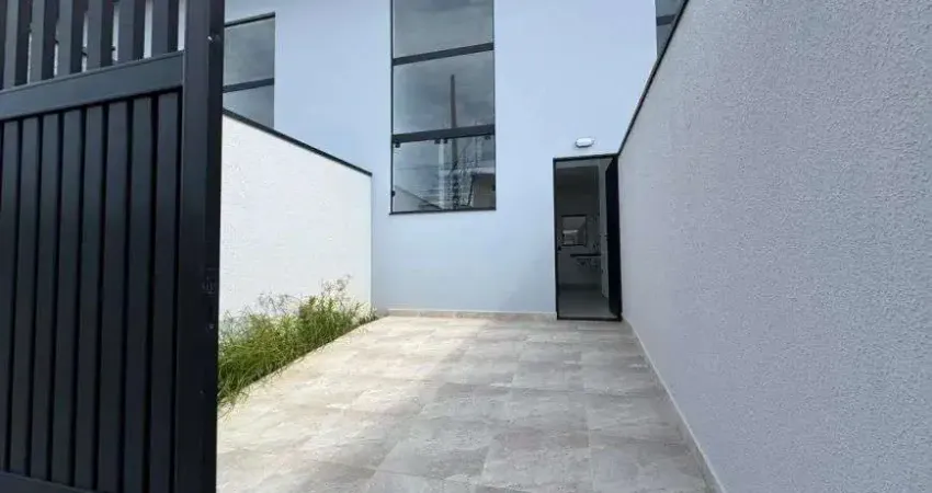 Casa lado praia com espaço para piscina em Peruíbe.