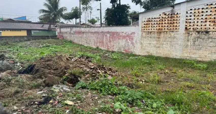 Terreno com escritura à 200m do mar em Itanhaém.