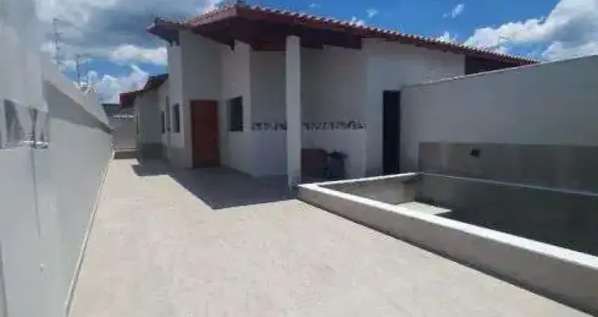 Casa na praia com 3 quartos, piscina e área gourmet em Itanhaém.