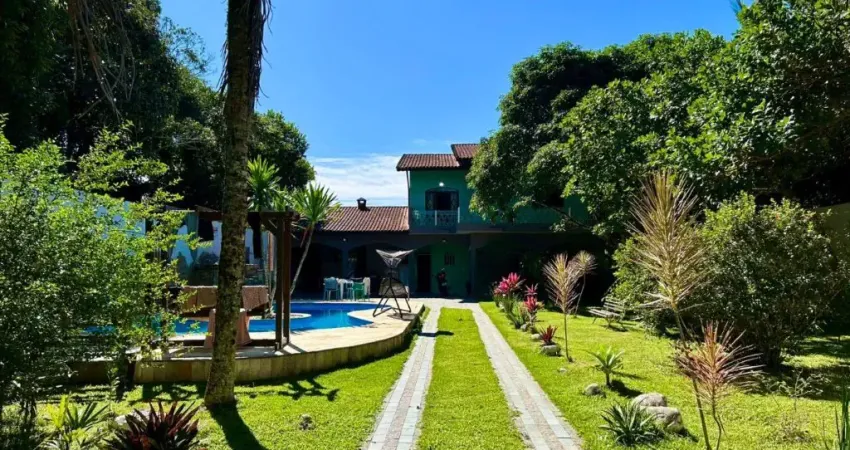 Chácara com 3 quartos, piscina e área gourmet em Itanhaém.
