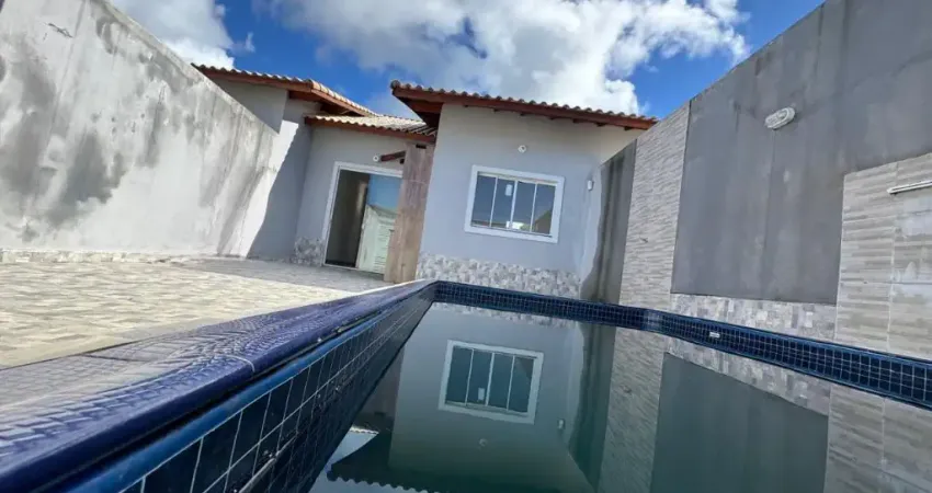 Casa com 2 quartos, piscina e churrasqueira em Itanhaém.
